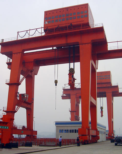 壩頂門式啟閉機(jī)2